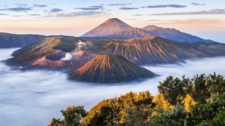 Pesona Alam Bromo Keajaiban Gunung Berapi di Jawa Timur